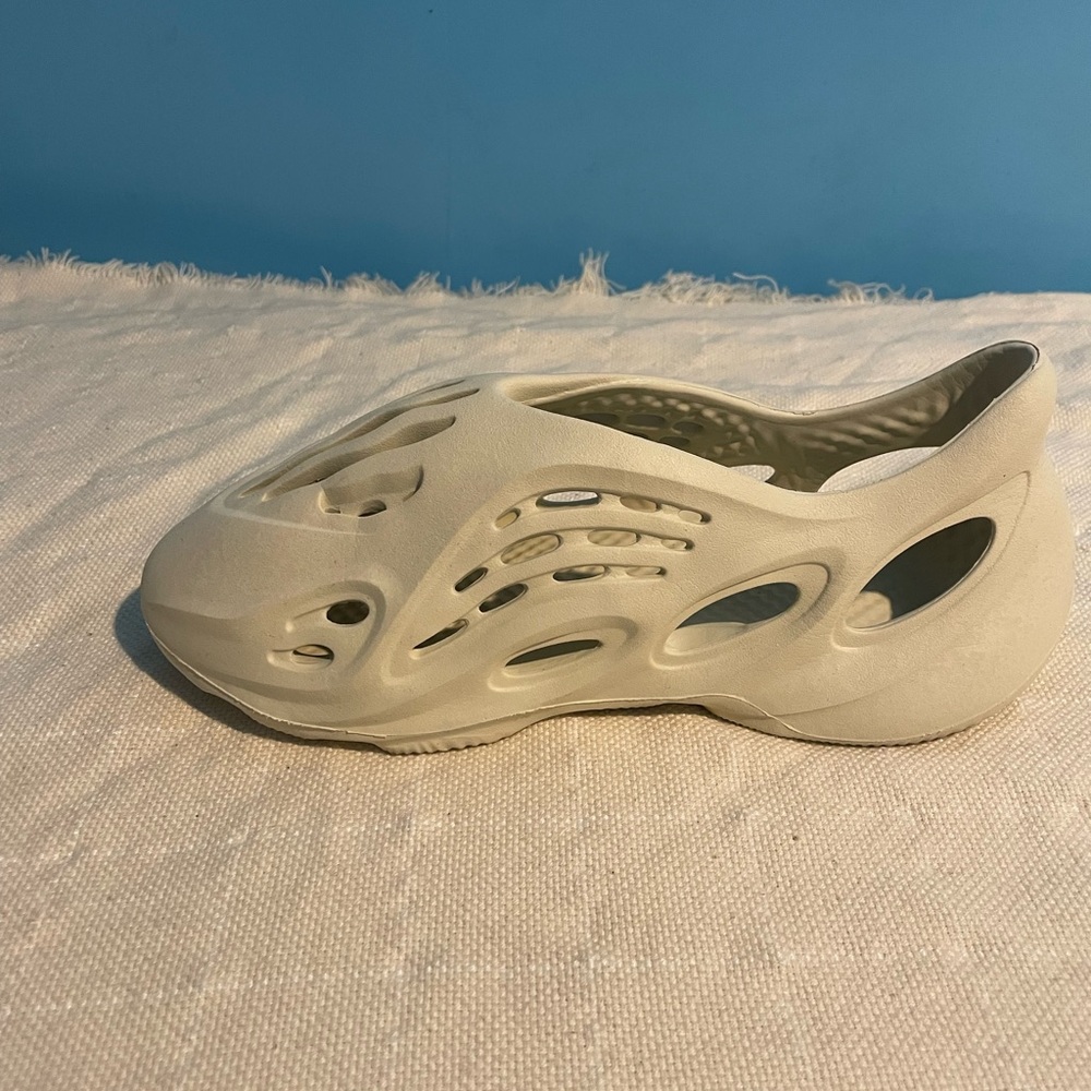 Yeezy Foam Runners Cream size 7 Worn In Great Condition - Picture 9 of 13